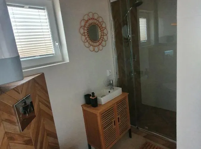 Letniskowe Lesne Nad Jeziorem Wdzydzkim Basen Sauna Balia Semesterbostad