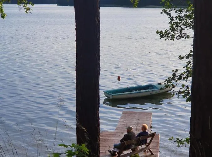 Letniskowe Lesne Nad Jeziorem Wdzydzkim Basen Sauna Balia Semesterbostad *